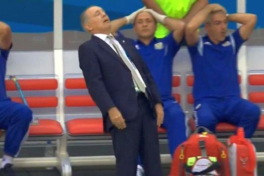Sabella protagonizó el momento cómico del partido, al desfallecer tras lamentarse por el fallo de Higuaín | Foto: América Deportes