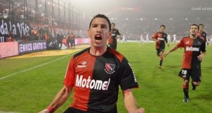 Maxi en la celebración de un gol. (Foto: www.sinmordaza.com)