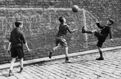 Resultado de imagen de niños jugando en la calle