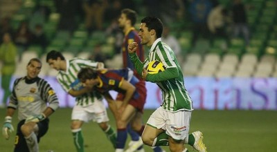 Jorge Molina celebra el segundo de los tres goles del Betis. Fuente: ABC de Sevilla.es