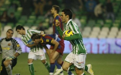 Jorge Molina celebra el segundo de los tres goles del Betis. Fuente: ABC de Sevilla.es