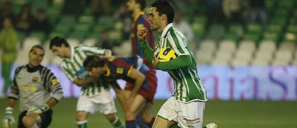 Jorge Molina celebra el segundo de los tres goles del Betis. Fuente: ABC de Sevilla.es