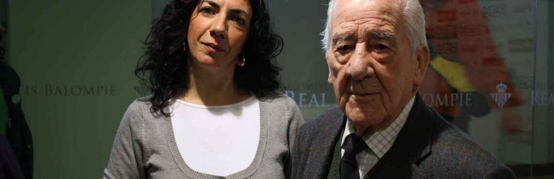 Reyes Aguilar, colaboradora de Radio Betis y Estilo Betis, lanzará el próximo 7 de noviembre su última obra sobre el Real Betis 'El Manquepierda: Una filosofía de vida'.