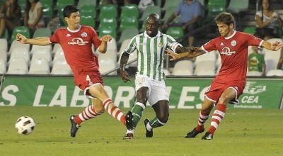 Emana será titular de nuevo en el tridente ofensivo del Betis.