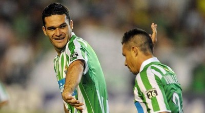 Rubén Castro y Molina celebrando un gol. Foto:ABC
