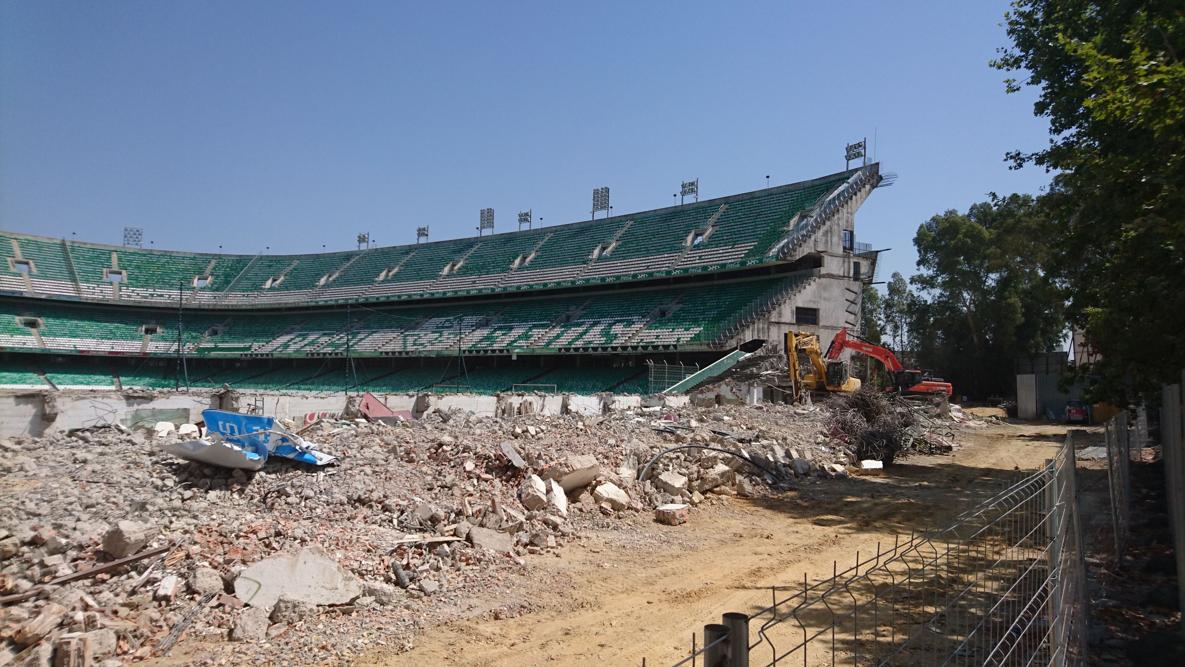 El Estadio Benito Villamarín, sin la grada de Gol Sur.